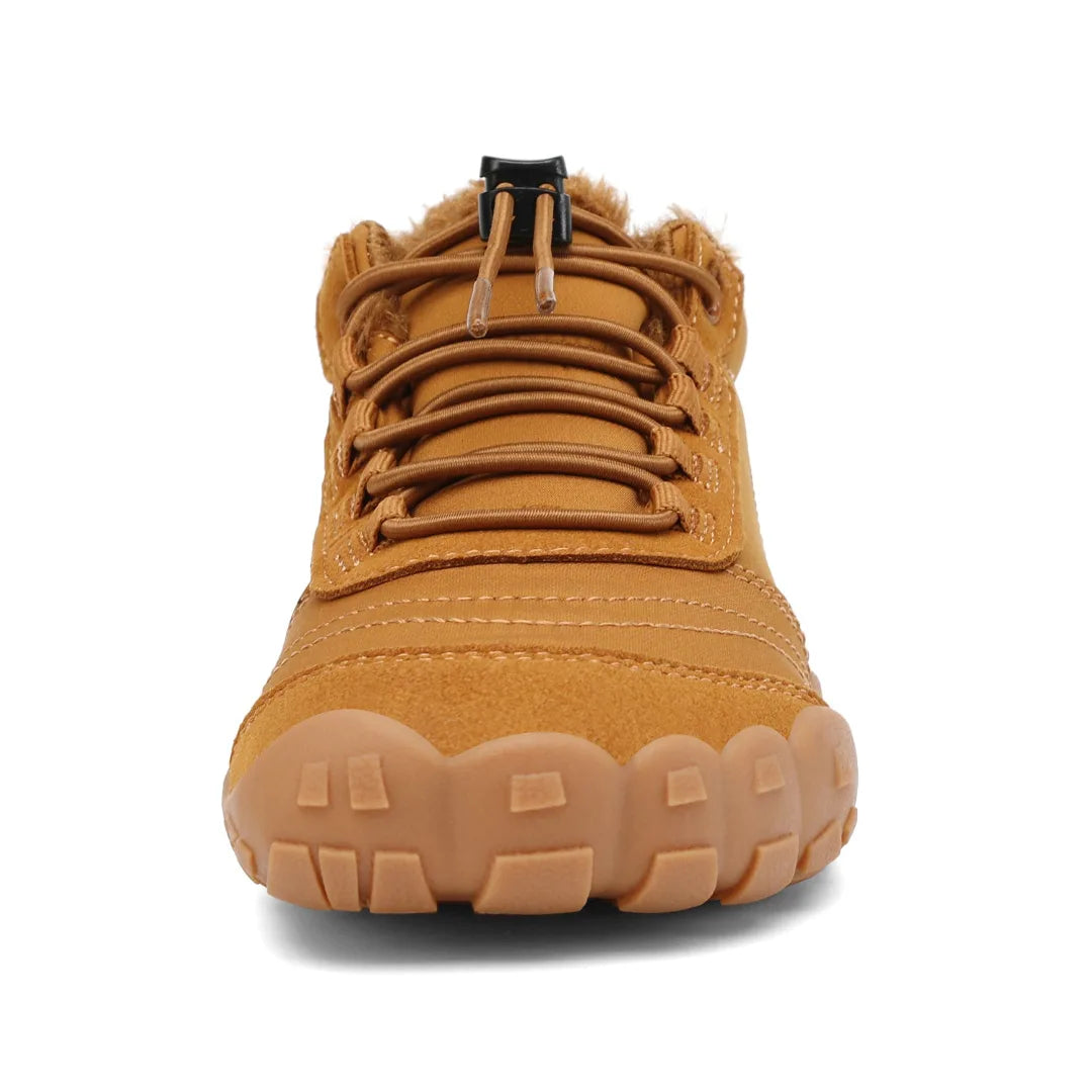 Bebe zapatillas de invierno con punta ancha y sistema de ajuste rápido para mayor autonomía.