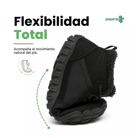 Botas barefoot negras Saguaro Will I dobladas por completo, mostrando la alta flexibilidad de su suela elástica drop cero en Chile.