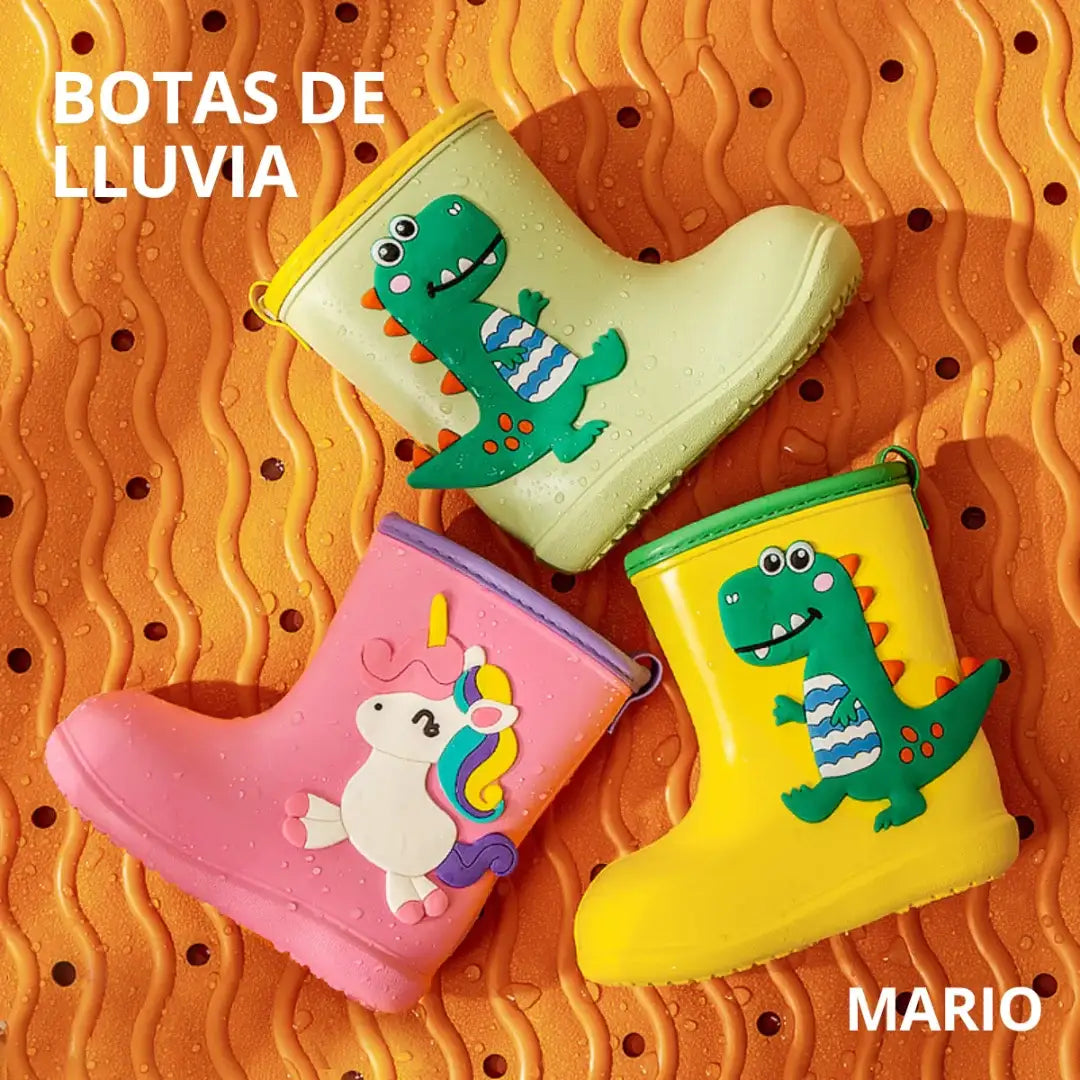 Botas rosa, amarilla y verde sobre superficie naranja. 