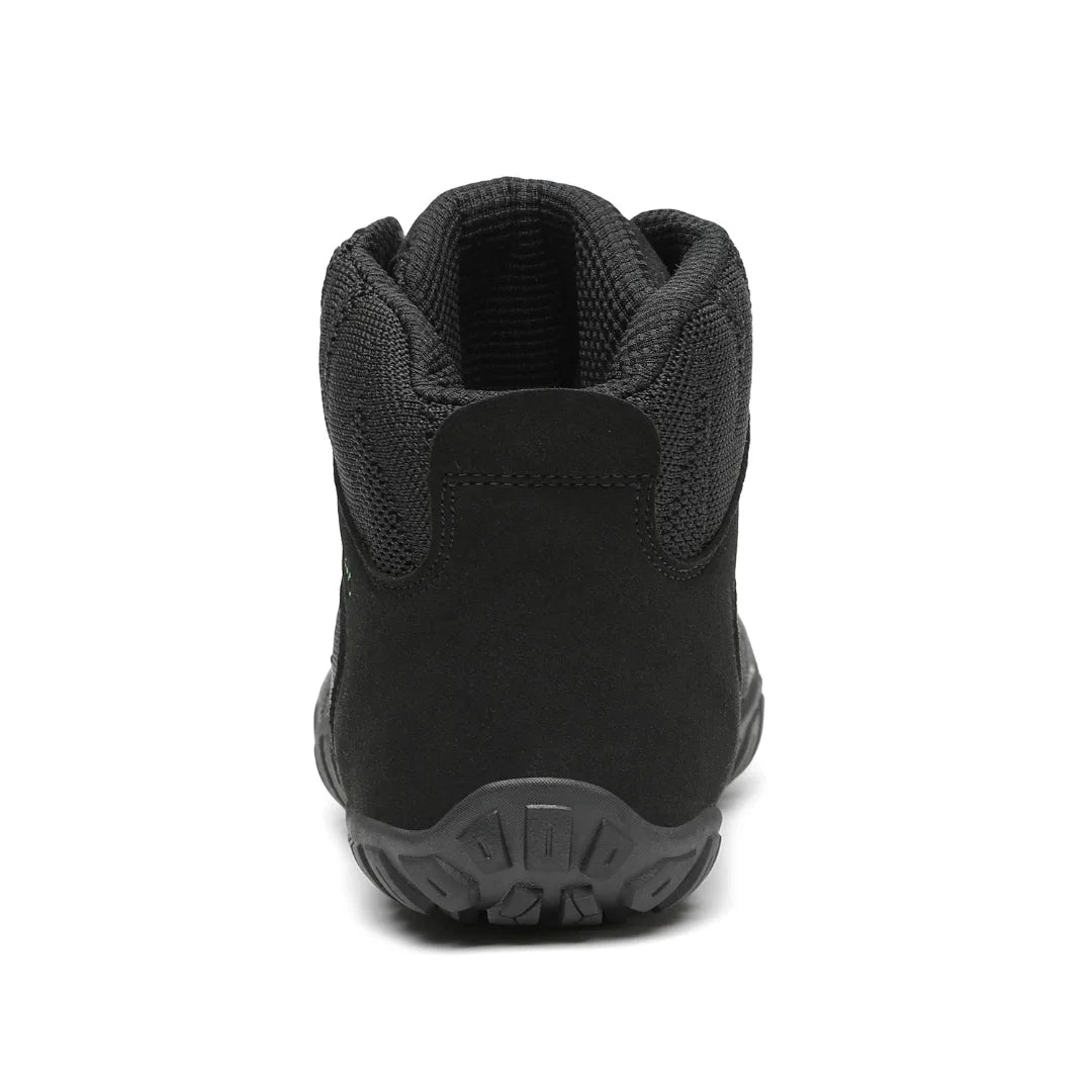 Vista trasera de botas minimalistas Saguaro Vitality V sin contrafuerte rígido, permitiendo la movilidad total del tobillo.