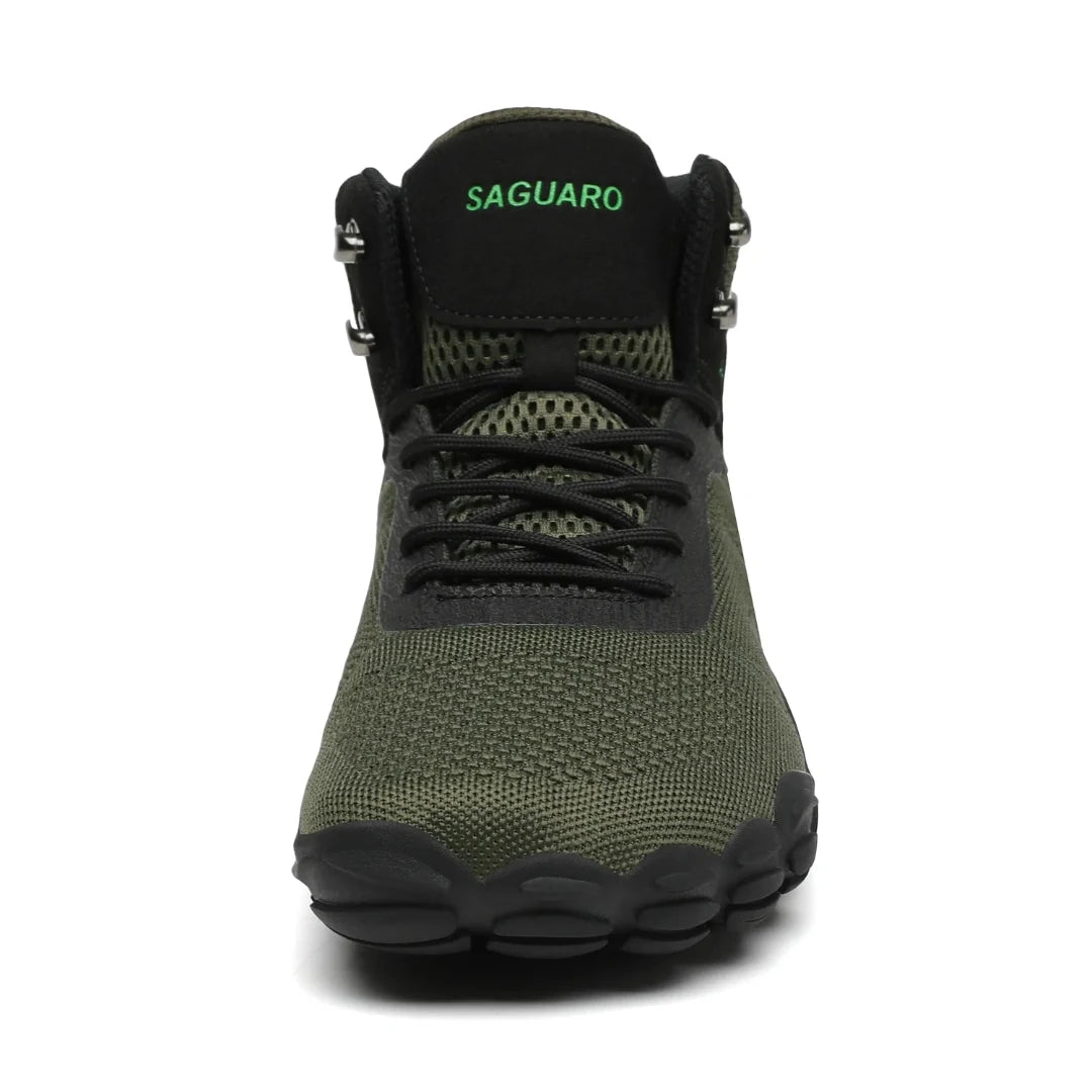 Botas respetuosas con horma ancha Saguaro Vitality V verde, espacio real para los dedos que mejora el equilibrio en senderismo.