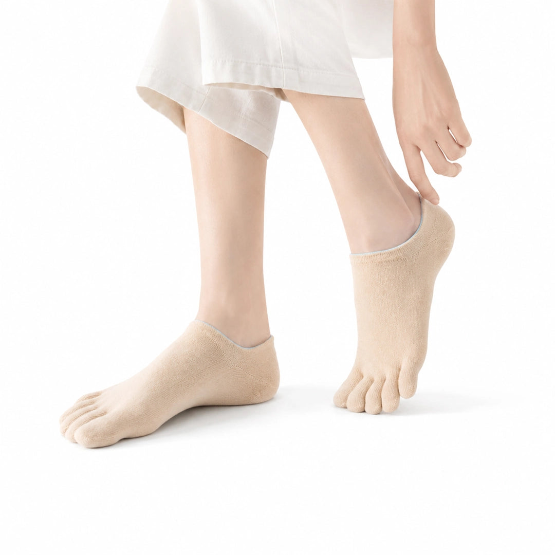 Calcetines de cinco dedos invisibles para mujer color beige unicolor Sowilo, diseño corto elástico de horma ancha para alivio de juanetes en Chile.