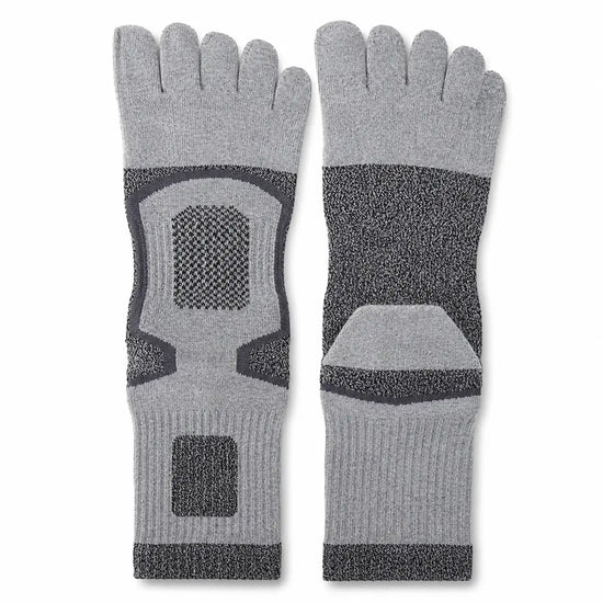 Calcetines con dedos chile en color gris bicolor Sowilo, medias largas deportivas con separación anatómica que liberan la presión del empeine.