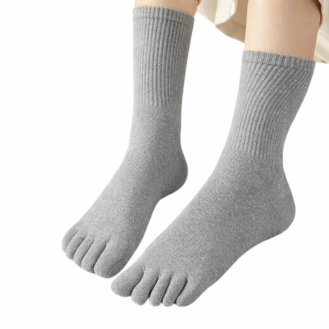 Calcetines largos gris deportivo con dedos — accesorio barefoot deportivo para gym y running Chile