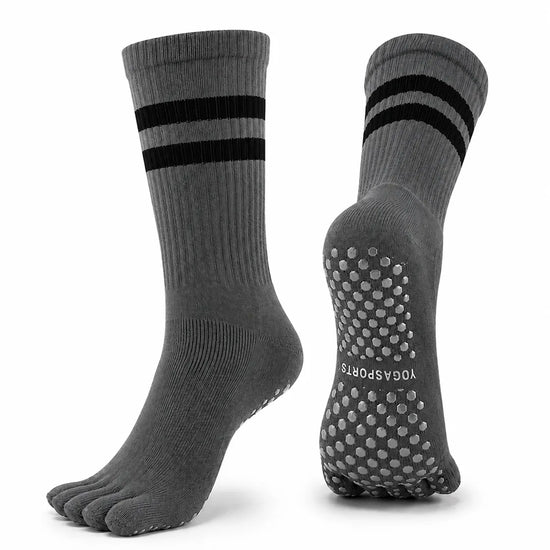 Calcetines con dedos separados para hombre y mujer en color gris oscuro Sowilo, accesorio deportivo elástico de horma anatómica en Chile.