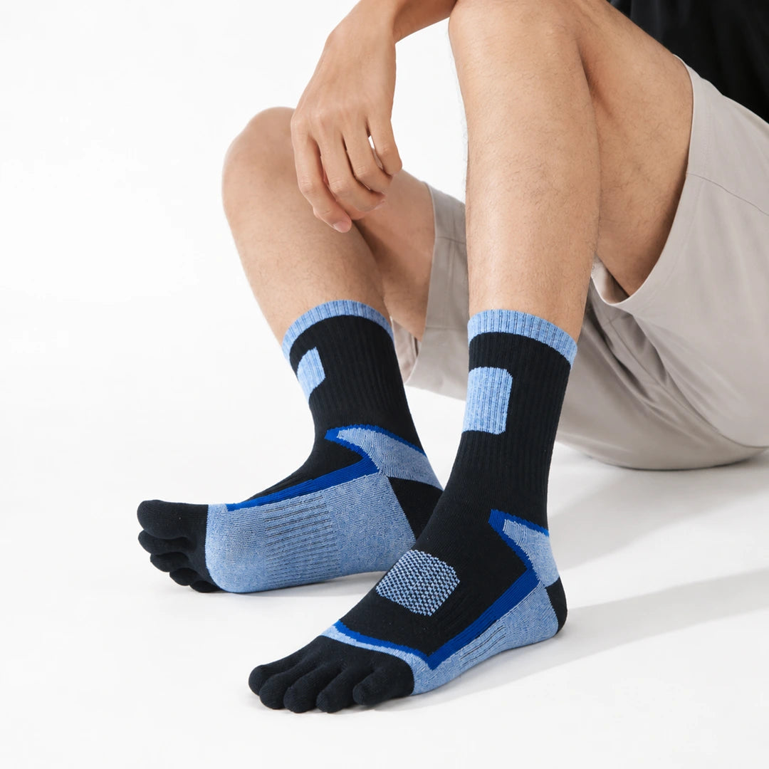 Calcetines de dedos separados para running e hilado transpirable azul y negro Sowilo, medias anatómicas de compresión media para zapatilla barefoot en Santiago.