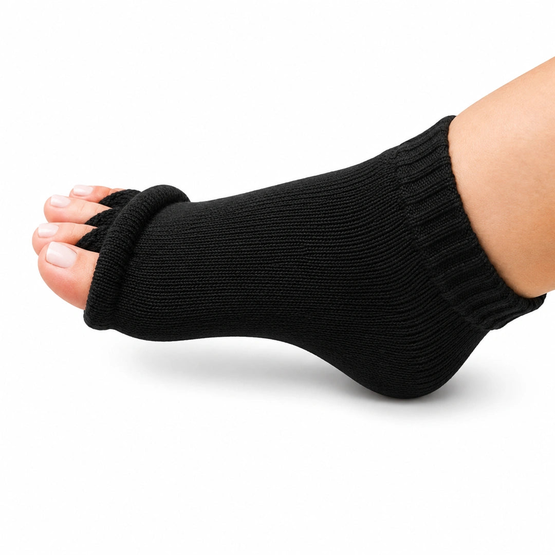 Calcetines separadores de dedos para juanetes marca Sowilo, corrector anatómico elástico color negro que alivia el dolor del empeine en Chile.