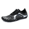 Calzado barefoot deportivo Saguaro Fast I color negro, diseñado con horma anatómica para libertad total de movimiento en los dedos.