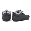 Par de calzado barefoot infantil que asegura una postura natural y base estable.