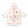 Capa impermeable para niñas con capucha Fantasy Steps rosa, diseño ergonómico holgado que no limita el movimiento ni oprime el empeine alto.