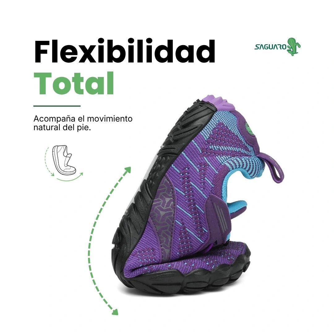 Interior acolchado turquesa y sistema de ajuste en zapatilla púrpura.