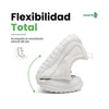 Zapatilla outdoor blanca flexionada mostrando movimiento natural.