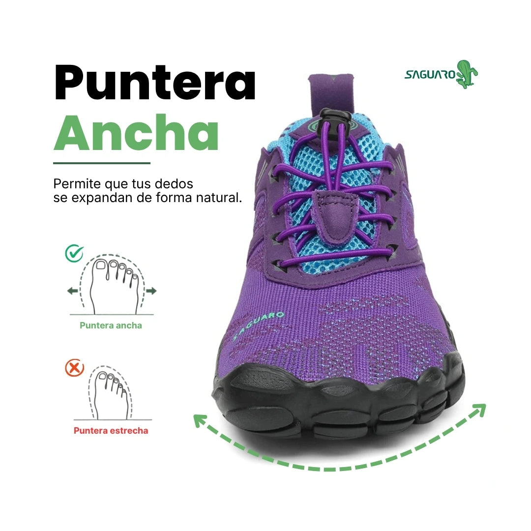 Vista frontal zapatilla deportiva púrpura, amplia caja de dedos y cordones rápidos.