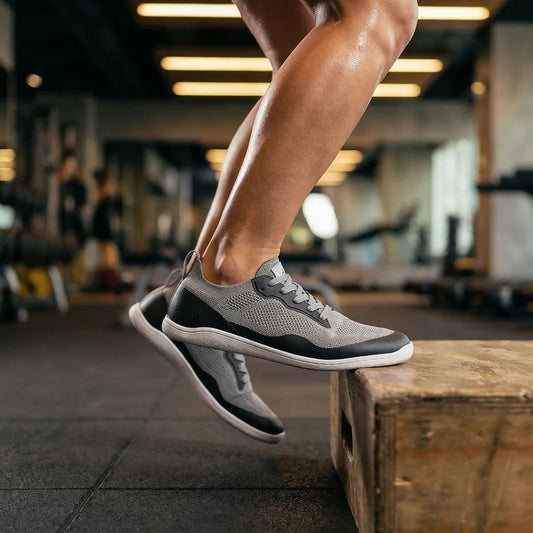 Sowilo Kenaz gris uso mujer gym — zapatilla barefoot gris mujer entrenamiento gym Chile
