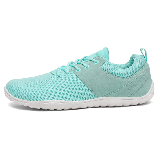 Zapatilla barefoot turquesa con detalles de gamuza, uso urbano.