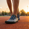 Zapatillas Saguaro Fast I gris en uso real durante actividad deportiva.