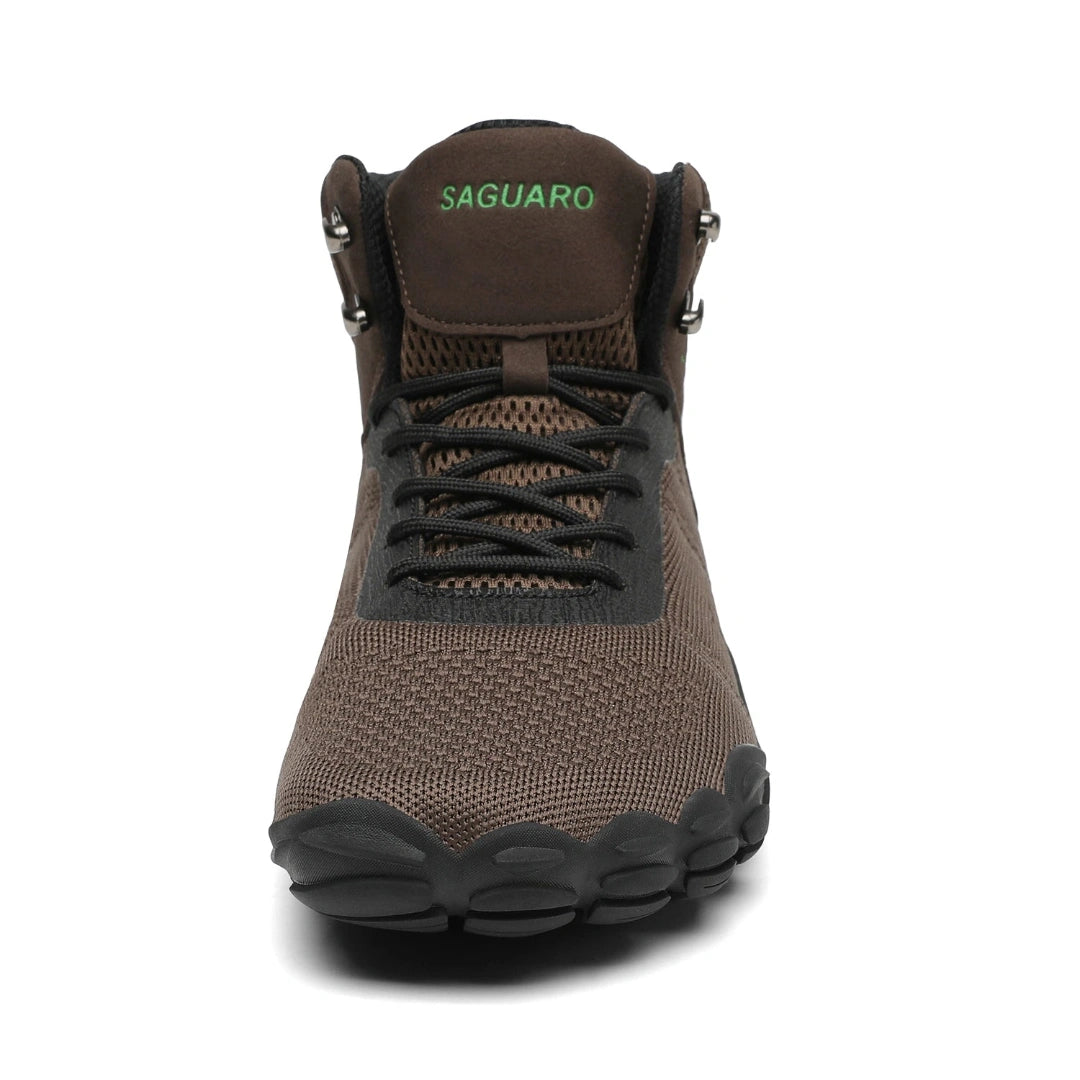 Saguaro Vitality V café — bota barefoot trekking detalle cordones y cierre lateral
