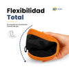 Zapatilla minimalista negra totalmente flexionada en una mano.