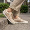 MOKA cuero beige trama mujer en uso — zapato barefoot artesanal textura lifestyle urbano Chile