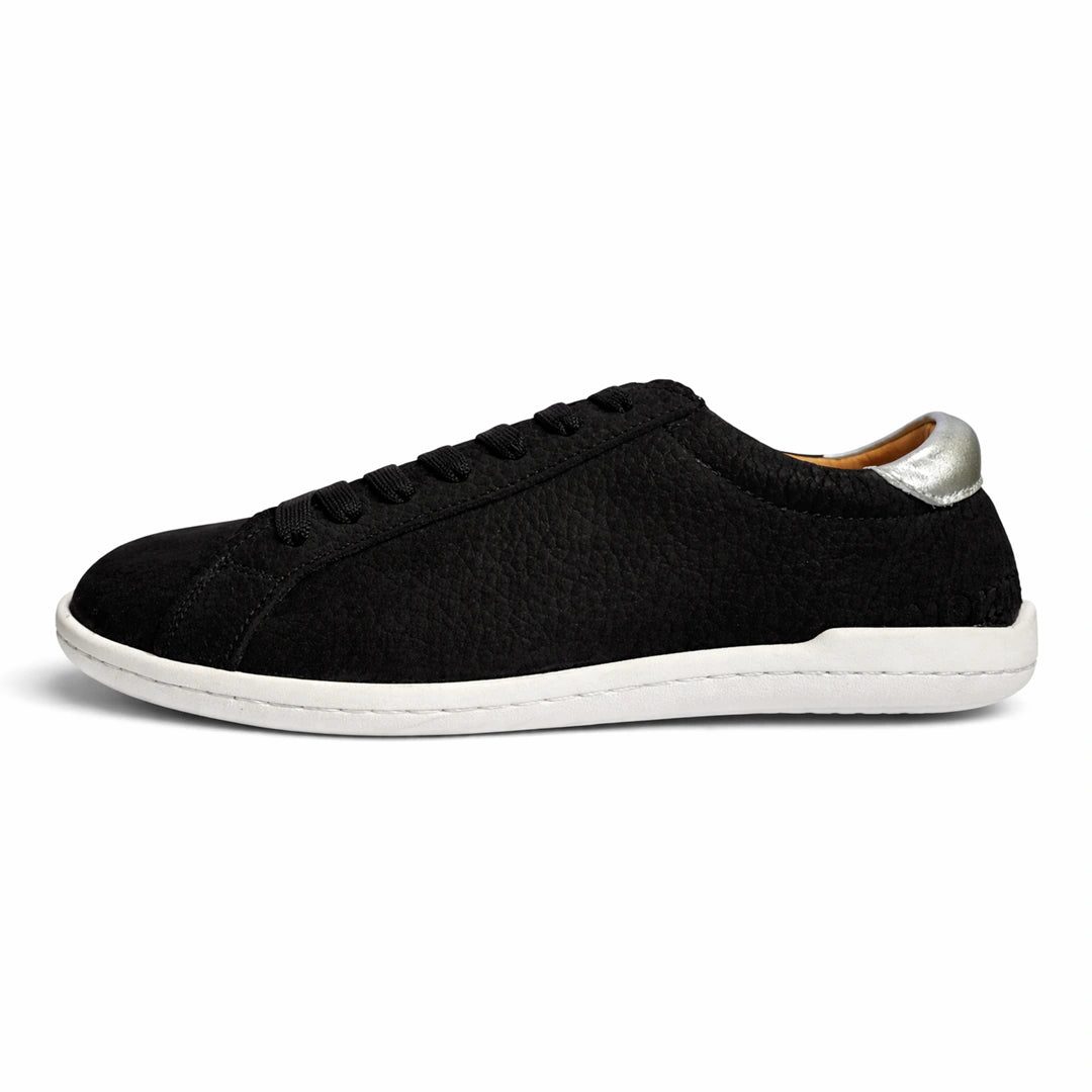 MOKA cuero negro barefoot vista lateral — zapato artesanal minimalista mujer Chile