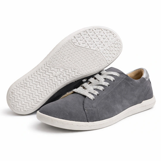 MOKA cuero gamuza gris mujer vista par suela — zapato barefoot artesanal suela plana Chile