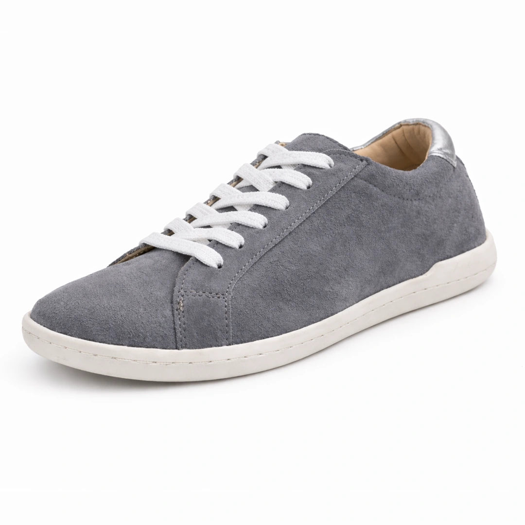 MOKA cuero gamuza gris mujer — zapato barefoot artesanal con cordon blanco Mundo Barefoot Chile