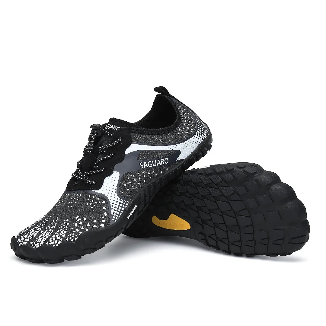 Zapatillas para gimnasio y crossfit barefoot Saguaro Fast I, máxima estabilidad y conexión con el suelo en color negro uniforme.