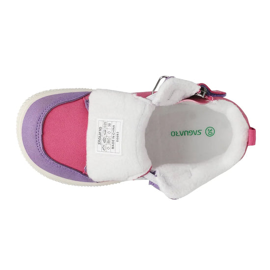 Detalle del forro interior acolchado en zapatos bebé ergonómicos para máxima comodidad.