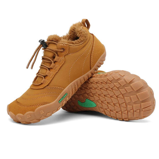 Par de zapatos minimalistas para niño con suela de caucho flexible ideal para el crecimiento.