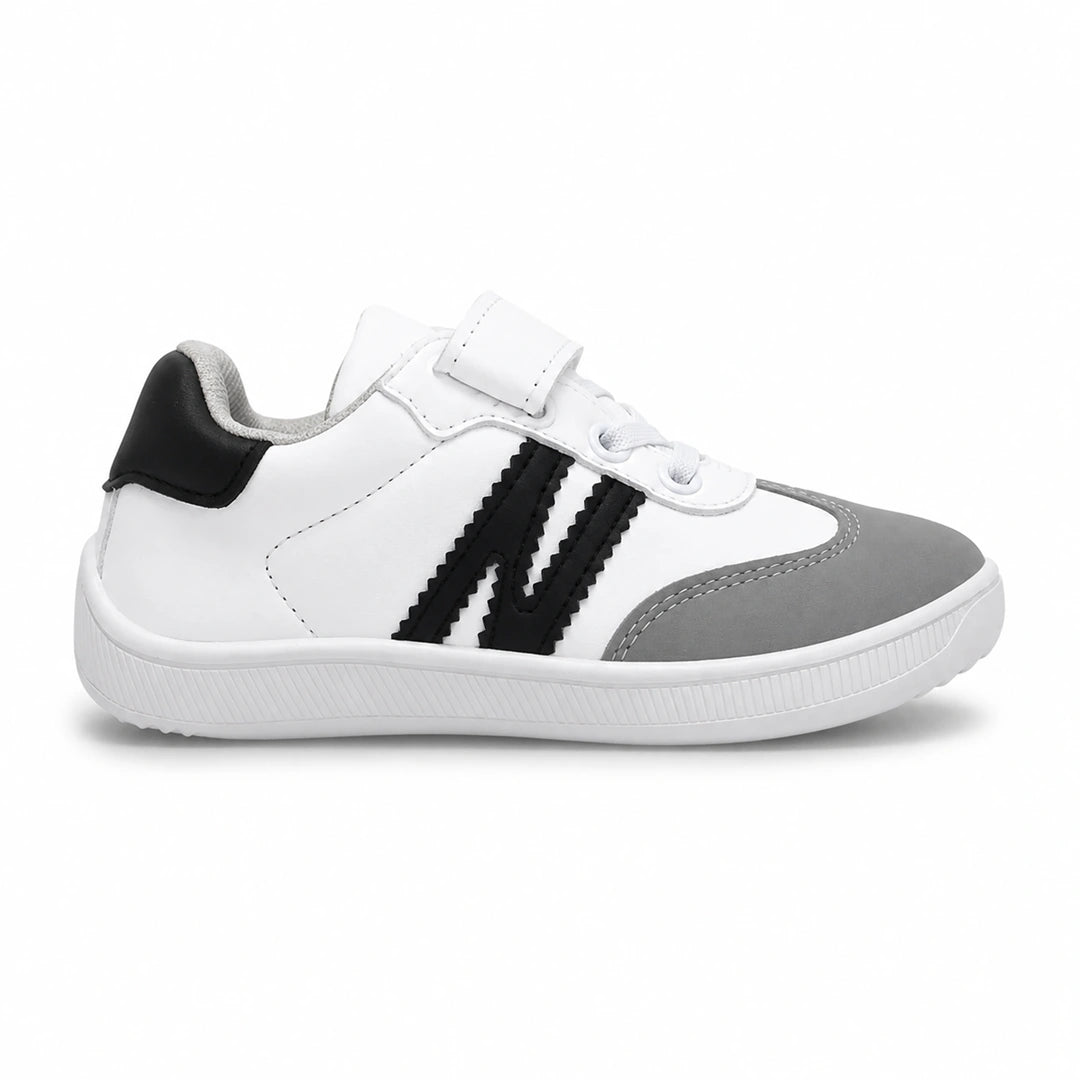 Zapatos escolares respetuosos para niño ZZFABER Kids Niza I blancos con negro, calzado deportivo infantil con velcro y suela plana elástica en Chile.